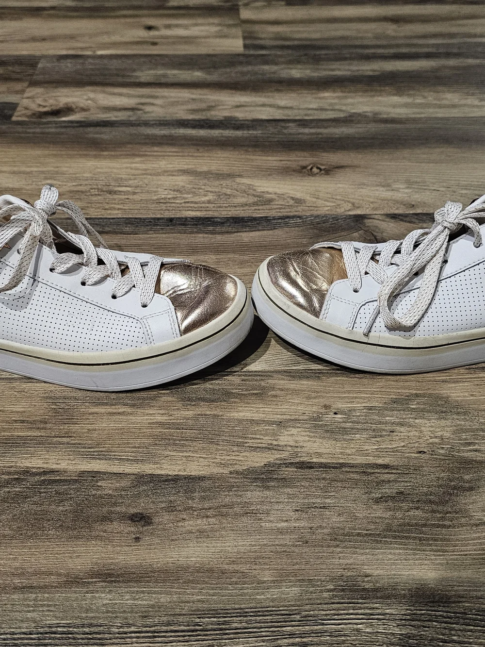 SKECHERS Street White/Gold Leather Low Top Lace-Up Sneakers Air Cushioned Foam